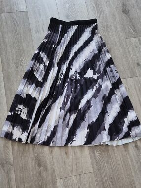 WD.NY Black, White & Gray Pleated A-Line Midi Skirt